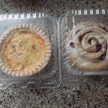 Bear Buns Bakery - Cranberry cinnamon roll and a quiche - Bakeries Near Me - San Diego, California
