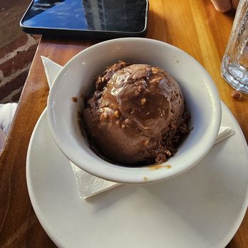 Fete - Rocky road ice cream - New American Near Me - Honolulu, Hawaii