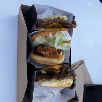 Point Break Burger - Cheeseburger, Nashville chicken sandwich, truffle burger - Burgers Near Me - San Clemente, California Point Break Burger - Cheeseburger, Nashville chicken sandwich, truffle burger - Burgers Near Me - San Clemente, California