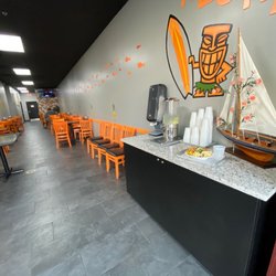 Poké Island Plus - Interior dining