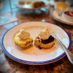 Lobby Lounge - Scones with lemon curd and jam - unfortunately the scones had a very bitter aftertaste :(