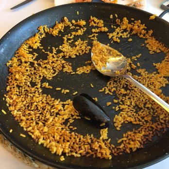 Restaurante Balandret - Dried rice stick the pan. Wish I took a photo of the plate before we scraped it onto our plates - Seafood Near Me - València, V