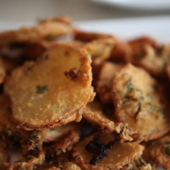 Sakonis - Crispy Bhajiya - battered potato wafers, deep fried until golden brown - Vegetarian Near Me - Wembley, XGL Sakonis - Crispy Bhajiya - battered potato wafers, deep fried until golden brown - Vegetarian Near Me - Wembley, XGL
