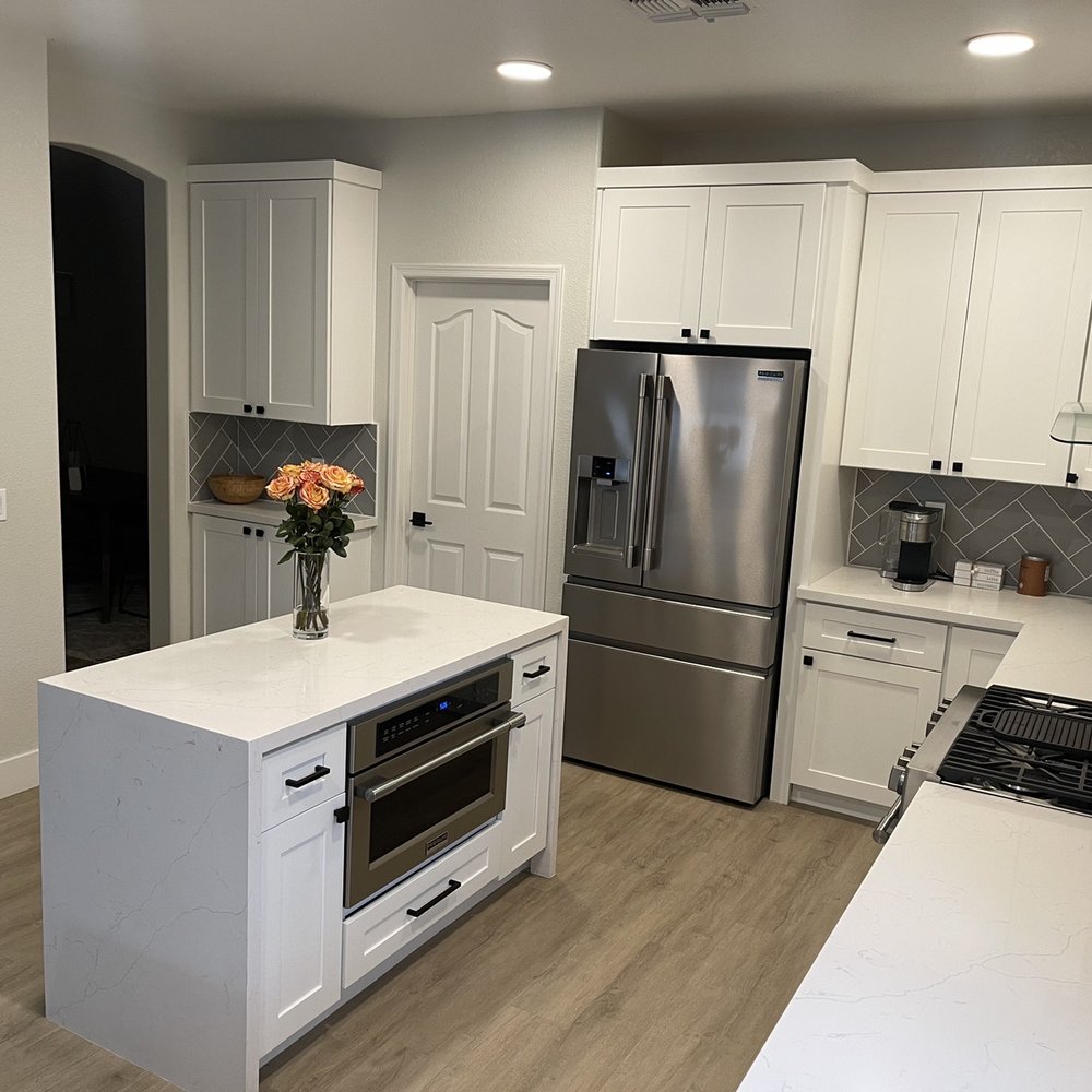 Bulldog Kitchen & Bath Remodel - Kitchen remodel - General Contractors Near Me