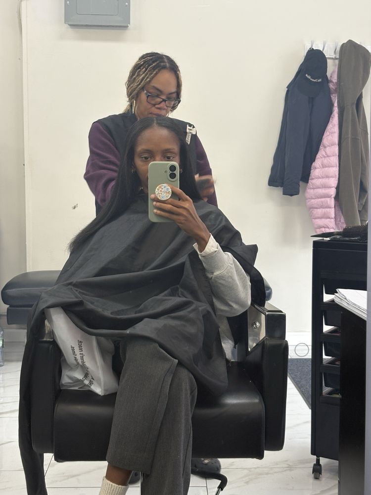 Yeimmy Beauty Salon Logo