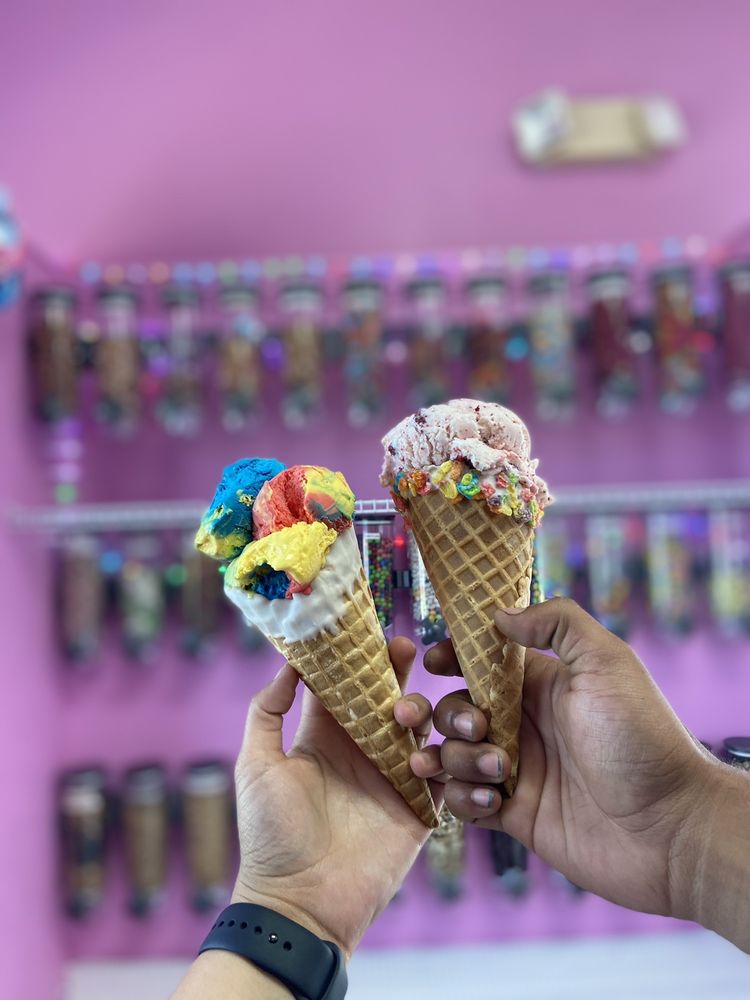 CREATIVE CAKES AND SNACKS Updated September 2024 16 Photos 1301 E