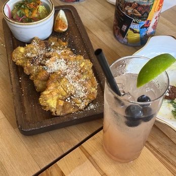 Doce Provisions - Havana Kiss Drink, Passionfruit lemonade and Guac with Tostones - New American Near Me - Miami, Florida