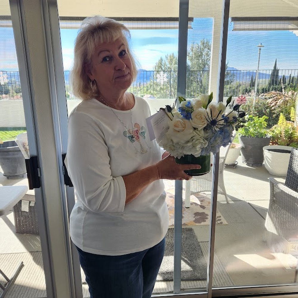 XO Bloom - So lucky to have such sweet neighbors to send me a bouquet from the best shop in town! - Florists Near Me - Westlake Village, California