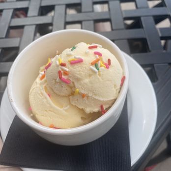 Decoys Seafood - Birthday Ice cream. Vanilla - Seafood Near Me - Suffolk, Virginia