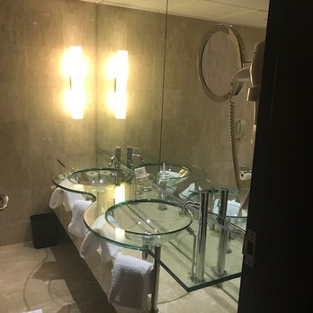 香港喜來登酒店 - Nicely appointed bathroom - Hotels Near Me - Hong Kong, HK