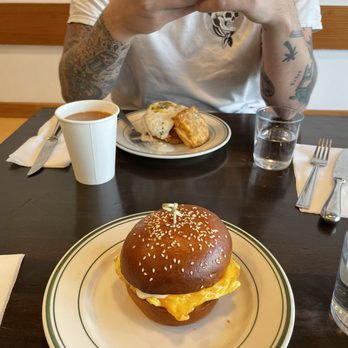 Breakaway Cafe - Breakfast Sammy - Cafes Near Me - Culver City, California Breakaway Cafe - Breakfast Sammy - Cafes Near Me - Culver City, California