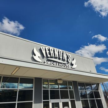 Vernon's Smokehouse - the front of the restaurant - Barbeque Near Me - Memphis, Tennessee