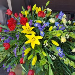 O'Bryan's Flowers & Gifts - Spring casket spray
