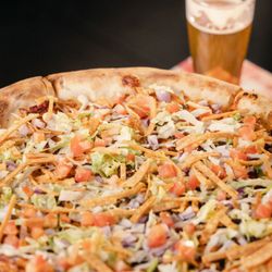Side Project Pizza - Taco Pizza

Mozzarella & cheddar blend, taco seasoned beef, house-made taco sauce, lettuce, tomato, red onion, crema drizzle