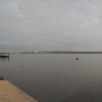 Waterfront Park - Parks Near Me - Alexandria, Virginia