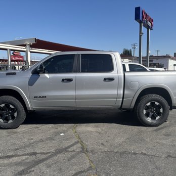 Salinas Tires & Wheels - Auto Repair Near Me - La Puente, California