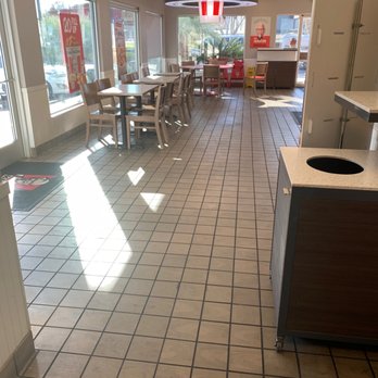 KFC - Dining area - Fast Food Near Me - Austin, Texas