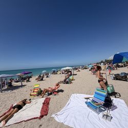 Manasota Key Beach - Very packed!