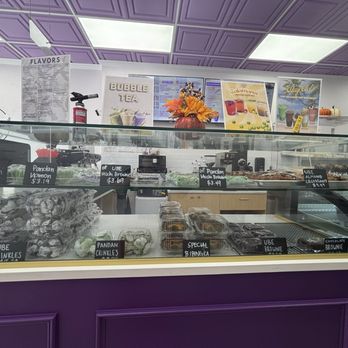 Kafé de Manila - display case - Bubble Tea Near Me - Somerville, New Jersey Kafé de Manila - display case - Bubble Tea Near Me - Somerville, New Jersey