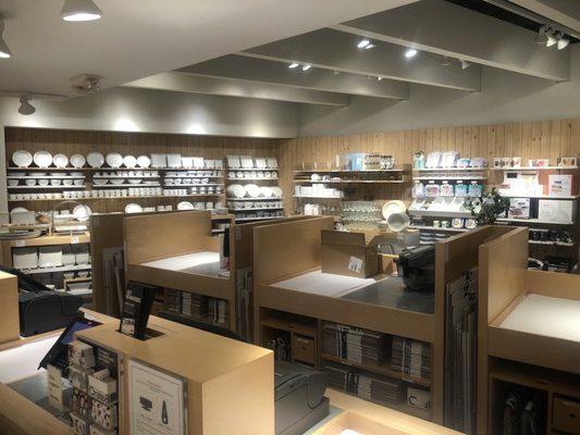 Crate & Barrel by null