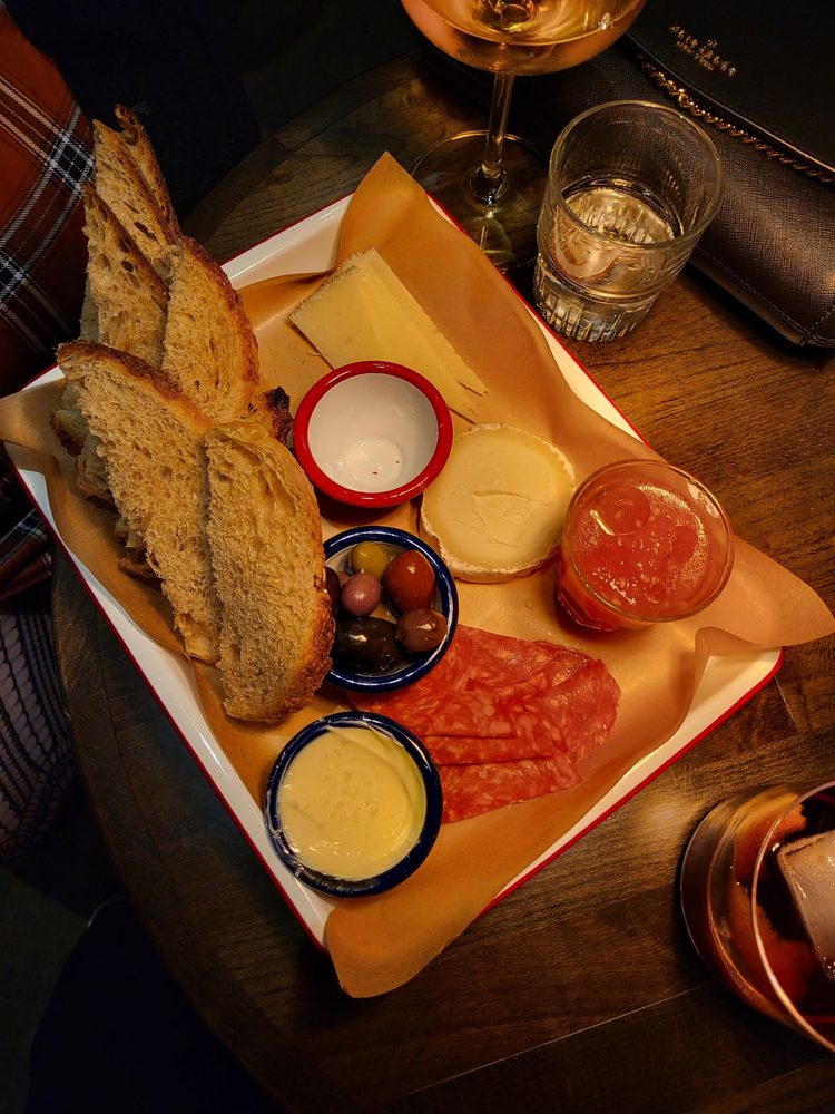 Social spots from La Esquina