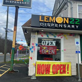 Lemon 22 Dispensary - Front entrance of Lemon 22 Dispensary - Head Shops Near Me - Scotch Plains, New Jersey