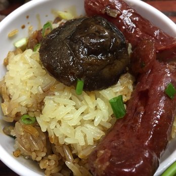 強記美食 - omg!  i'm drooling looking uploading this picture. The absolute BEST sticky rice you'll ever have.  $10 extra for 1 more Chinese sausage - Cantonese Near Me - Hong Kong, HK