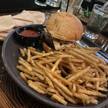 Flying Pig Pub & Kitchen - Burger - Pubs Near Me - Oceanside, California