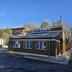 Duluth Diner - Cute outside, does not do credit to the inside or the food.