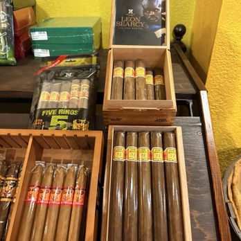 Corona Cigar Company & Drew Estate Lounge - Leon Searcy cigars - Cigar Bars Near Me - Orlando, Florida Corona Cigar Company & Drew Estate Lounge - Leon Searcy cigars - Cigar Bars Near Me - Orlando, Florida
