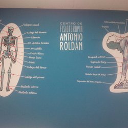Antonio Roldan - Vinilo en la zona de rehabilitación de la consulta