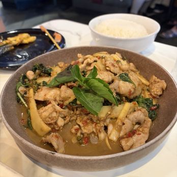 Khon Thai Kitchen By Seeda - E5 Pad Cha Hot Plate**** - Thai Near Me - Austin, Texas Khon Thai Kitchen By Seeda - E5 Pad Cha Hot Plate**** - Thai Near Me - Austin, Texas