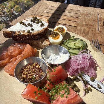 Venice Suites - lunch on the patio! - Hotels Near Me - Venice, California