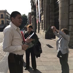 Tour Guide Raul Lopeztello Navarro - The tour guide in action in the Centro Histórico area.