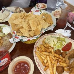 La Jalisco Taco Shop - Complimentary chips n salsa , Catfish meal