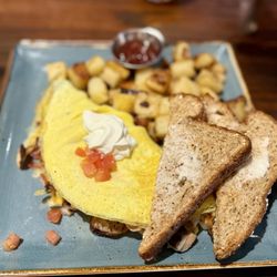 First Watch - The Works with toast and seasoned potatoes