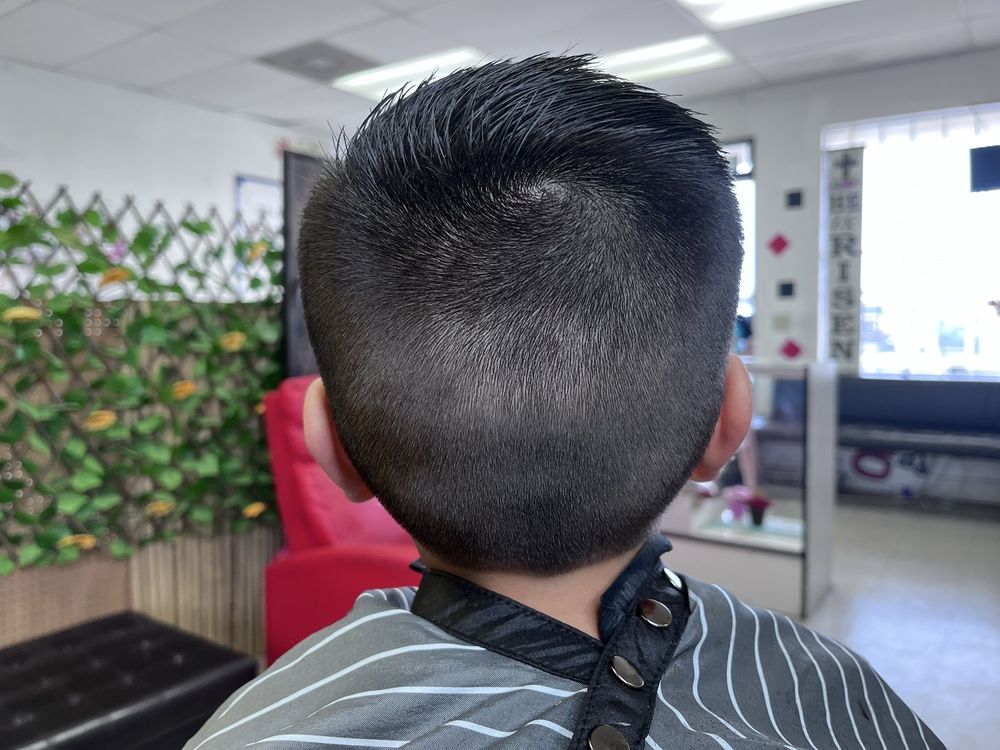 Lupillos Hair Salon Logo