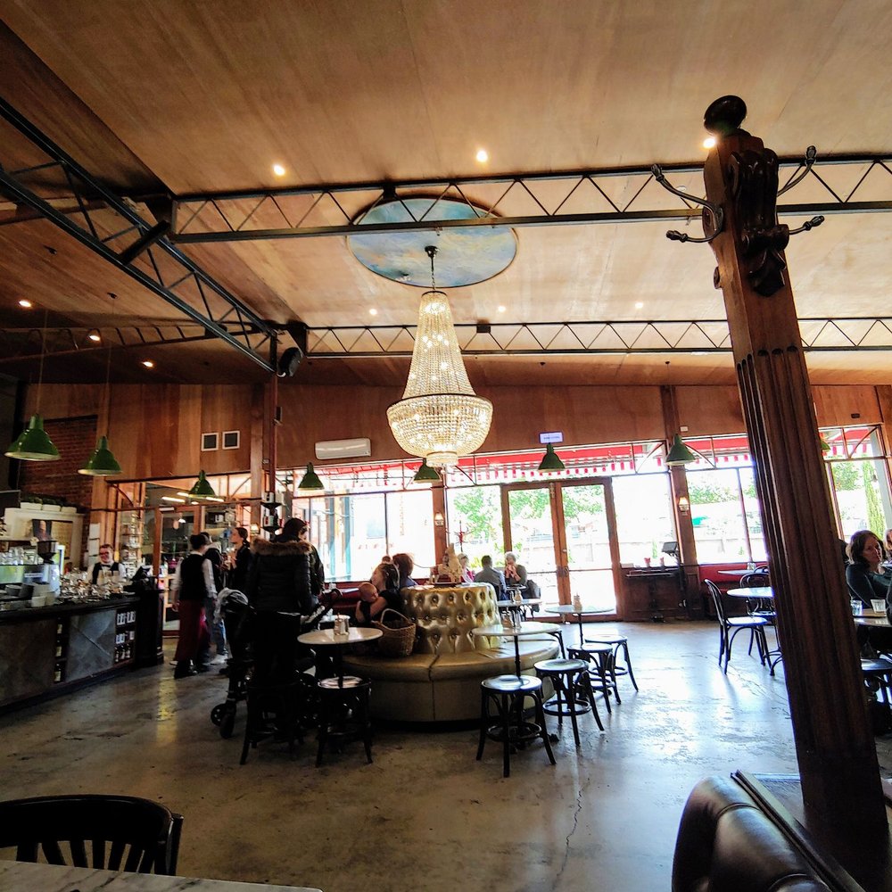 Das Kaffeehaus - Beautiful Chandelier in the center of the restaurant. - Cafes Near Me - Castlemaine, VIC