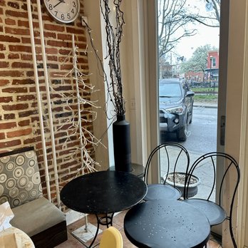 Cup Love - a table and chairs in front of a window - Desserts Near Me - Baltimore, Maryland Cup Love - a table and chairs in front of a window - Desserts Near Me - Baltimore, Maryland
