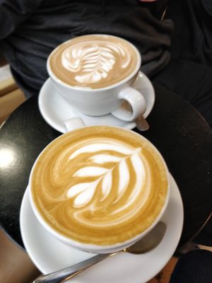 Café Humble Lion (McGill College) by null