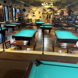 We get there when it first opens and get our pick of tables. We get there when it first opens and get our pick of tables.