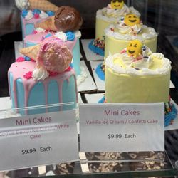 Baskin Robbins - Mini ice cream cakes