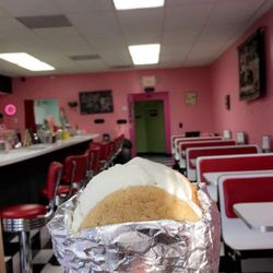 Pieces of Treats - Keylime Pie Ice Cream Sandwich & a super cute environment to take someone on a dessert date!