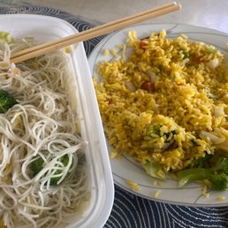Vegetable chow mei fun & fried rice Vegetable chow mei fun & fried rice