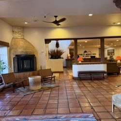 Table Mountain Inn - Lobby at the Inn
