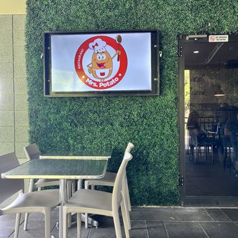 Mrs Potato - Outdoor seating - Brazilian Near Me - Orlando, Florida