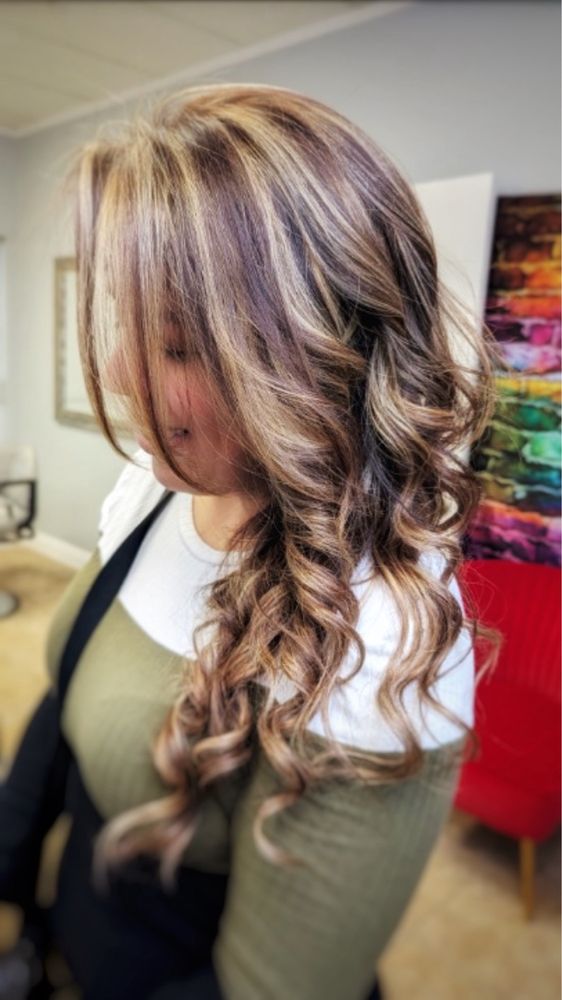 Hair By Mari Logo