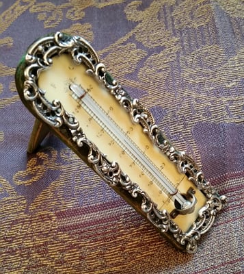 Martine's Antiques by null