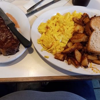 Daves Diner - Steak & Eggs - Diners Near Me - Manlius, New York