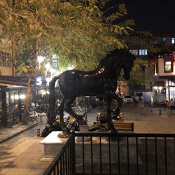 At Pazarı Meydanı - At